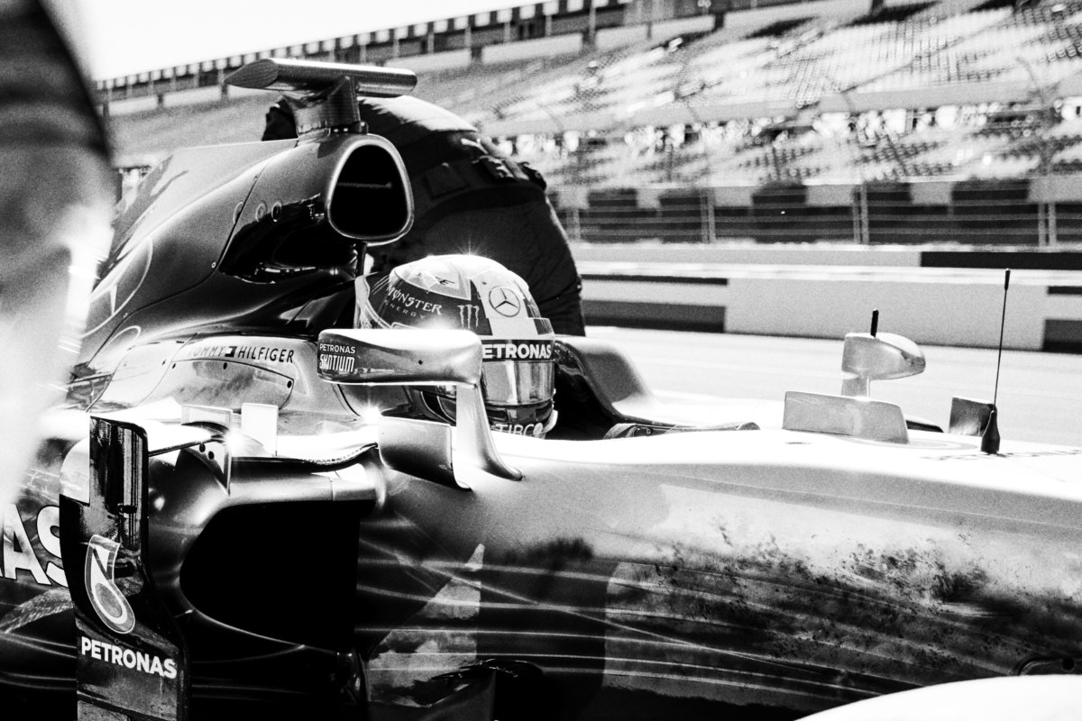 Tommy Hilfiger dresses Mercedez-AMG Petronas Motorsport team Tommy Hilfiger dresses Mercedez-AMG Petronas Motorsport team